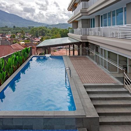 Hotel Santika บูกิตติงกี ภายนอก รูปภาพ