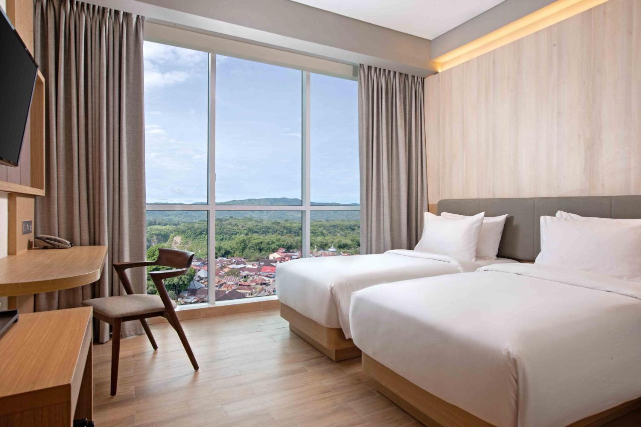 Hotel Santika บูกิตติงกี ภายนอก รูปภาพ